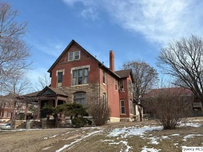 438 N 6th, Quincy, IL 62301 - #1