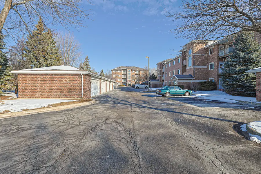 881 N Swift Road #206, Addison, IL 60101 - Image #3
