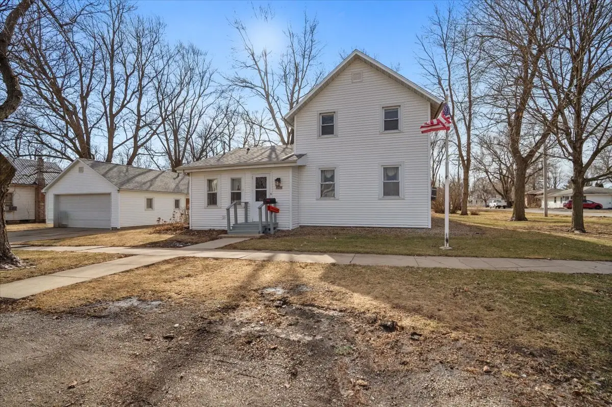 429 W Owsley Street, Chenoa, IL 61726 - #1