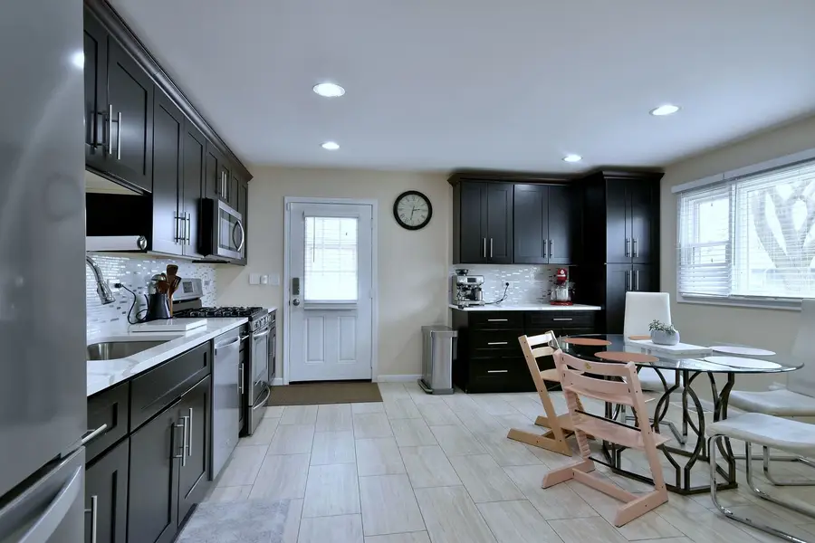 492 Bernice Court, Wheeling, IL 60090 - #3