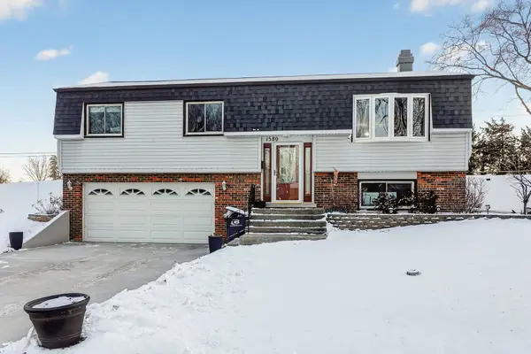 1580 College Lane S, Wheaton, IL 60189