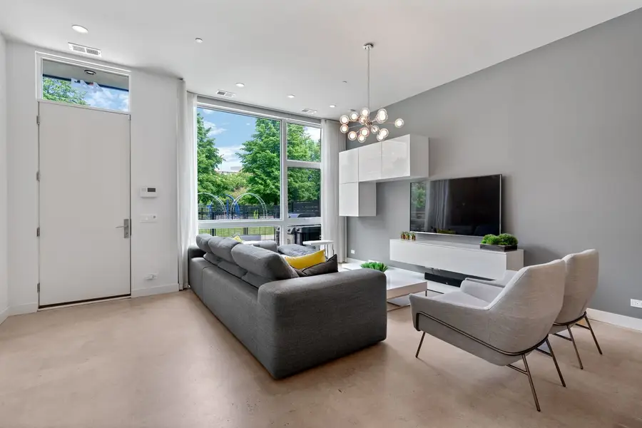 441 W Hobbie Street, Chicago, IL 60610 - #2