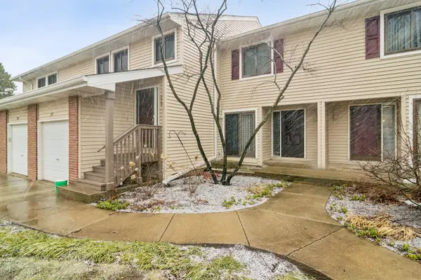 927 Hidden Lake Drive, Buffalo Grove, IL 60089