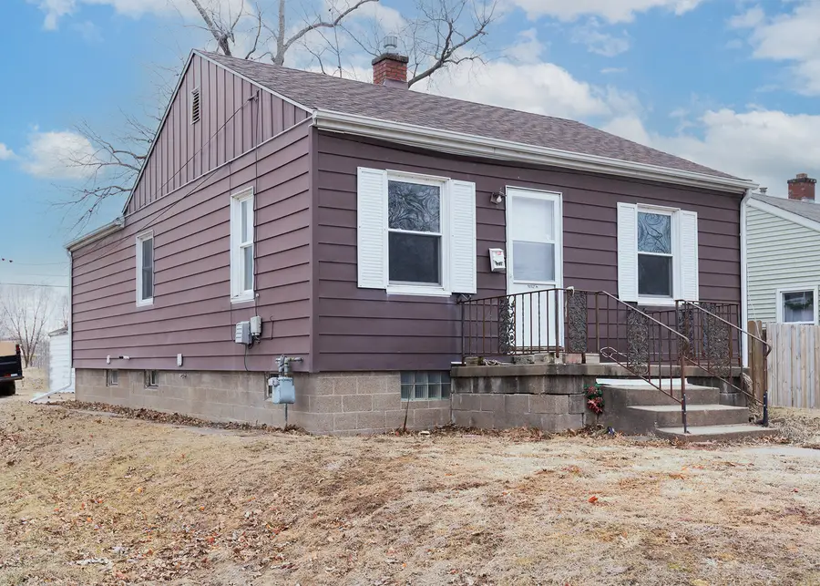 3219 Sunnyside Avenue, Davenport, IA 52802 - #2