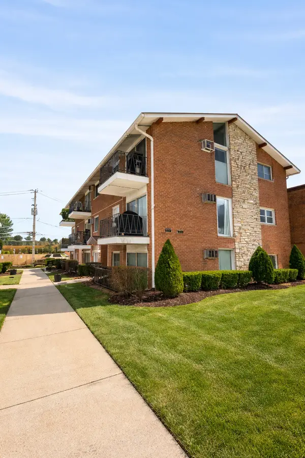 6113 W 64th Place #5, Chicago, IL 60638