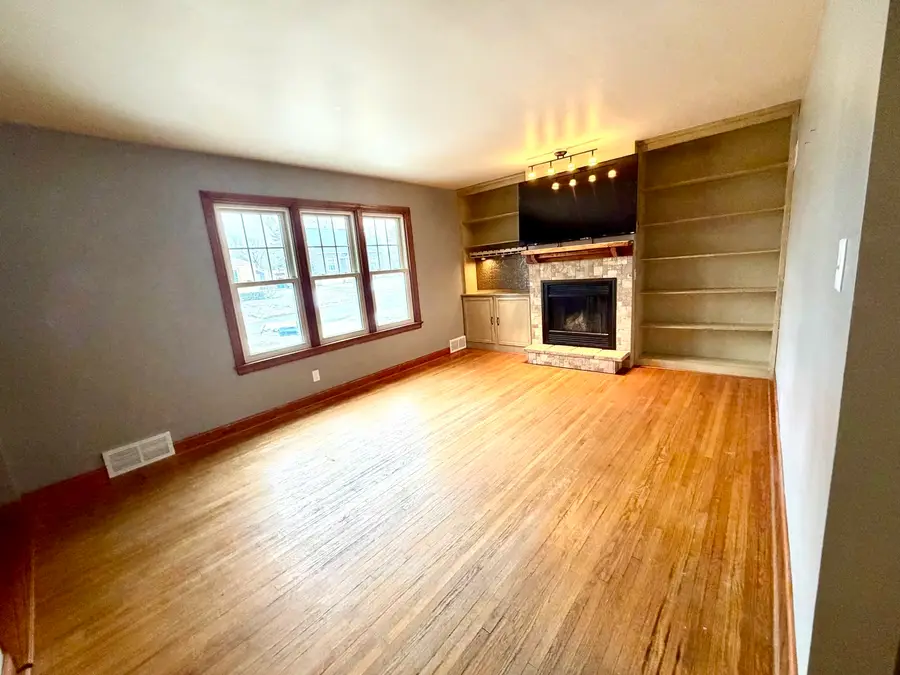 721 Adams Street, Ottawa, IL 61350 - #3