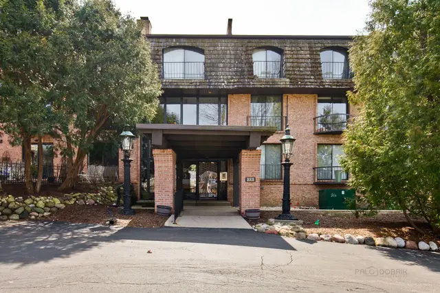 600 W Russell Street #306, Barrington, IL 60010 - #1