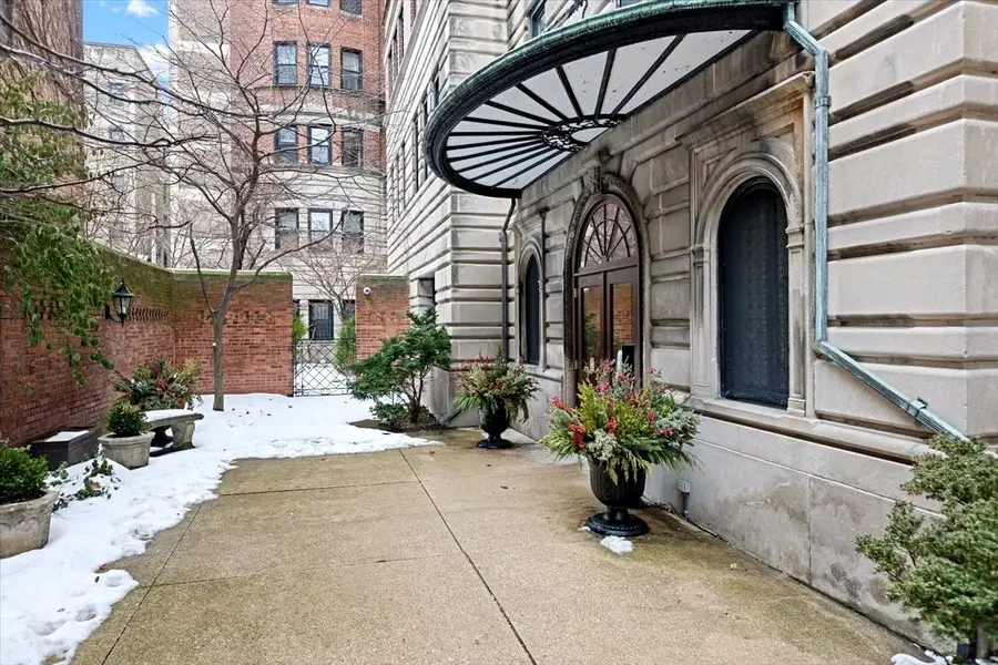 431 W Oakdale Avenue #13D, Chicago, IL 60657 - #3