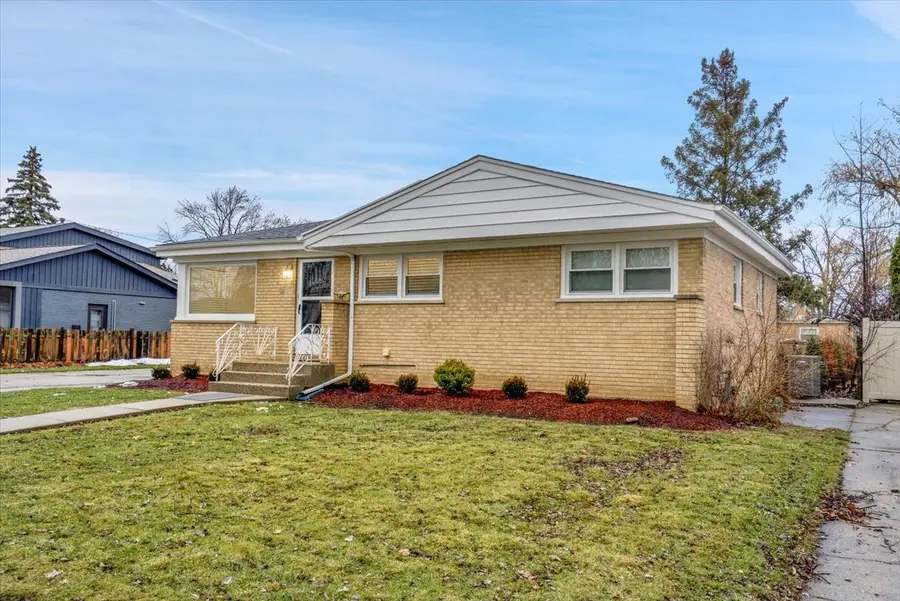 9317 Olcott Avenue, Morton Grove, IL 60053 - #3