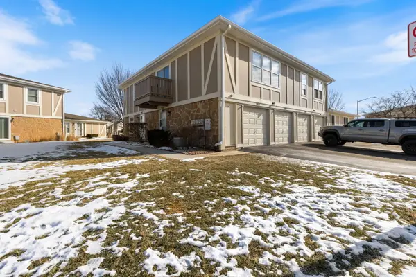 1055 Hampton Harbor #1055, Schaumburg, IL 60193