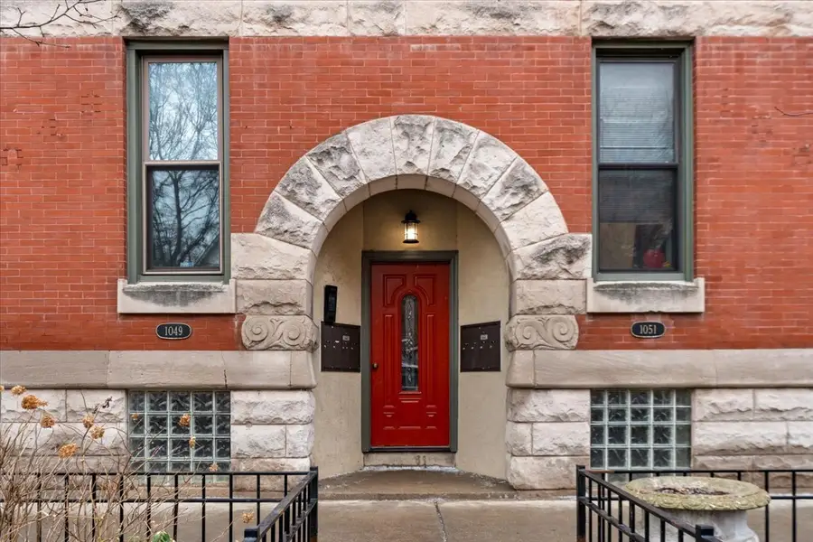 1051 W Barry Avenue #2W, Chicago, IL 60657 - #2