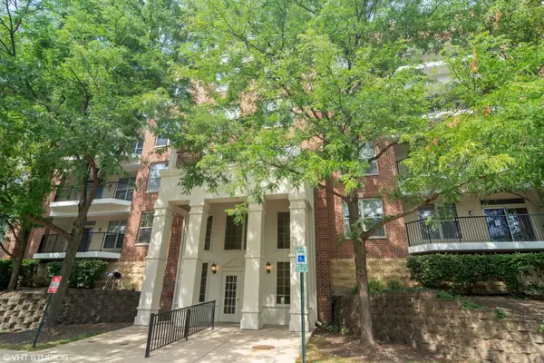 3135 Town Square Drive #401, Rolling Meadows, IL 60008