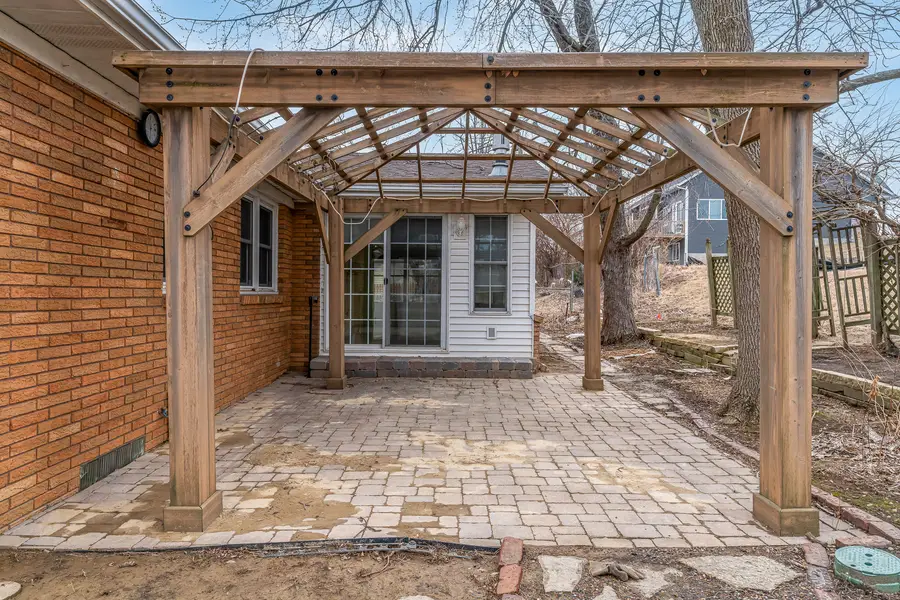 3812 N Thornwood Avenue, Davenport, IA 52806 - #3