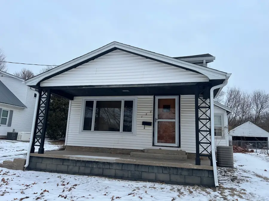 177 S Cone Street, Farmington, IL 61531 - #2