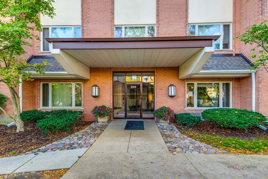 209 Rivershire Lane #203, Lincolnshire, IL 60069 - #2