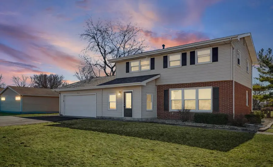 913 E 1st Street, Gibson City, IL 60936 - #2