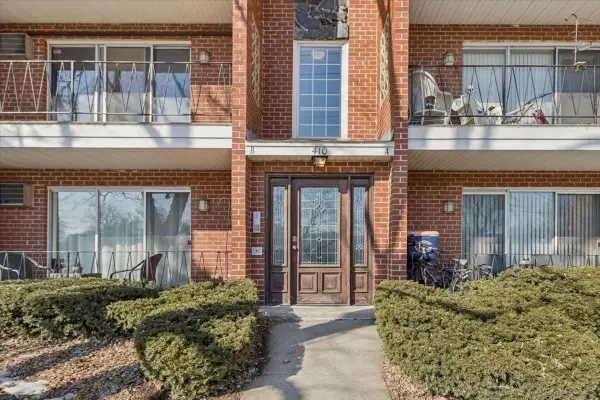 410 Crescent Boulevard #2B, Lombard, IL 60148