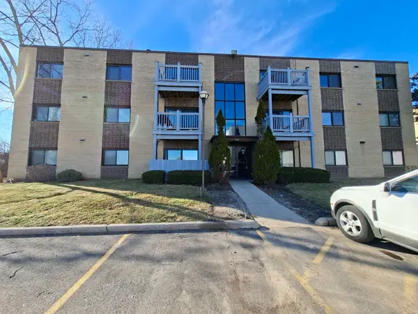 664 Pinecrest Drive #302, Prospect Heights, IL 60070