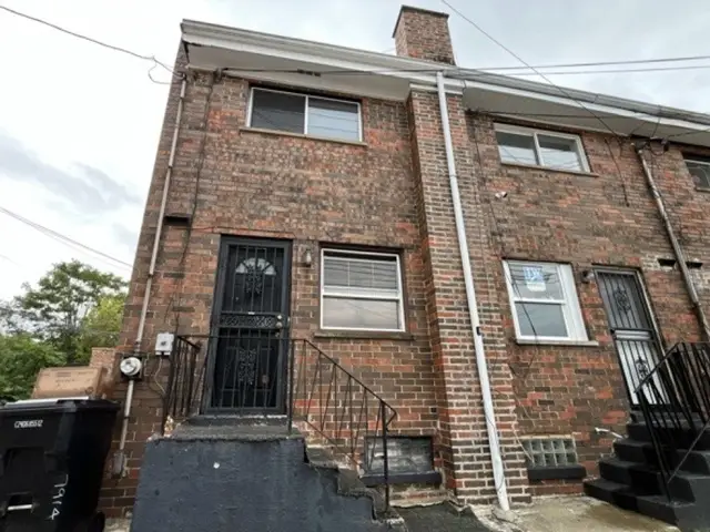 7915 S Saginaw Avenue, Chicago, IL 60617 - #3