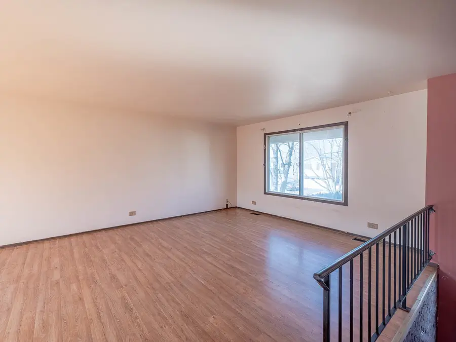 428 N Ashbury Avenue, Bolingbrook, IL 60440 - #3