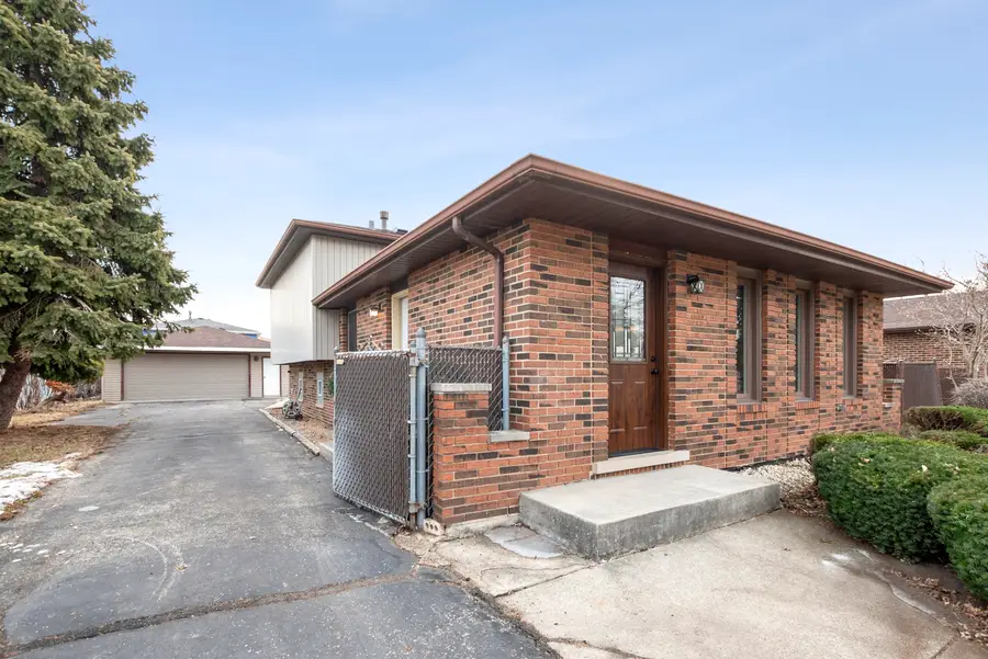 9237 S 77th Avenue, Hickory Hills, IL 60457 - #2