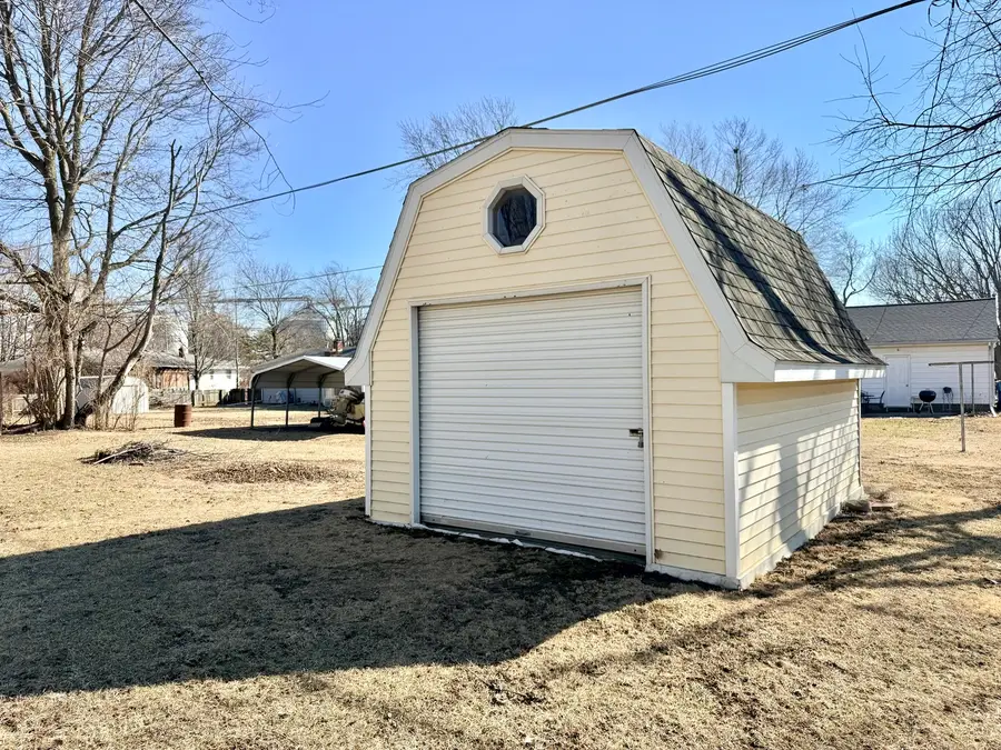 302 W Oak Street, Heyworth, IL 61745 - #3