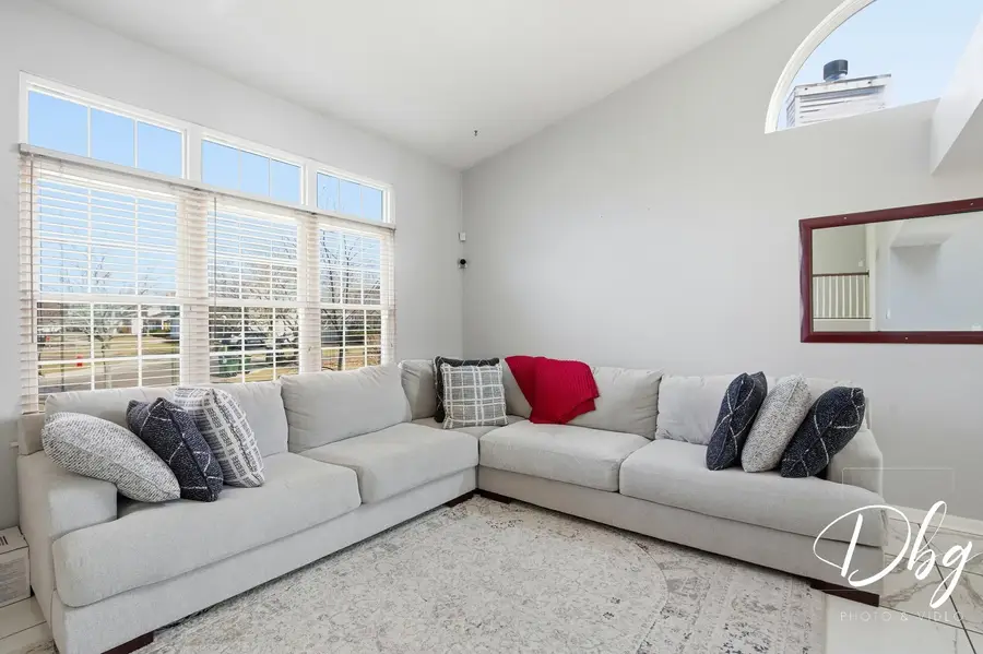 389 E Cherry Cove Lane, Round Lake Beach, IL 60073 - #2