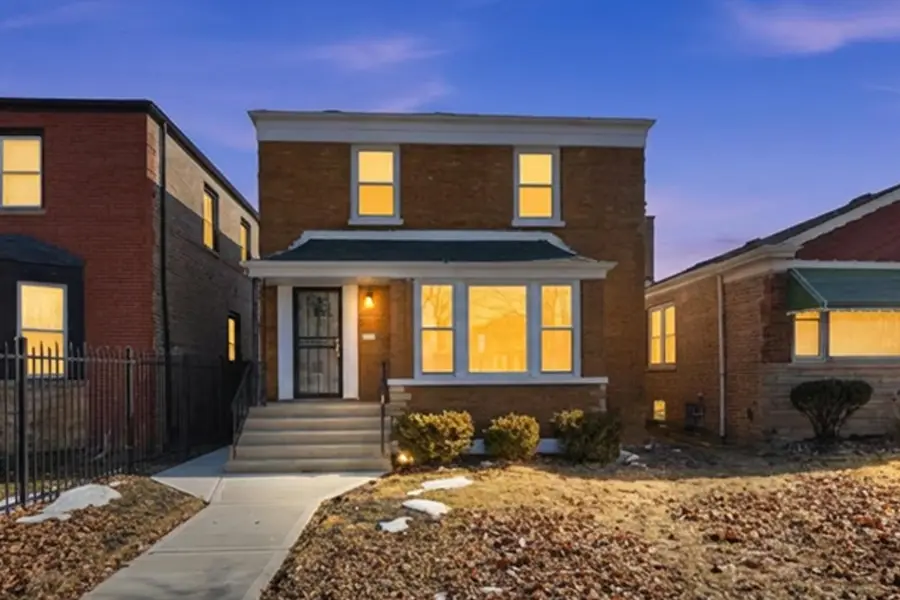 9527 S Woodlawn Avenue, Chicago, IL 60628 - #2