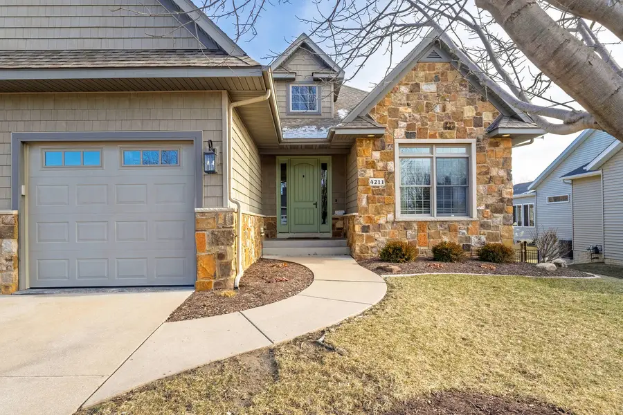 4211 W Kingston Circle, Bettendorf, IA 52722 - #2