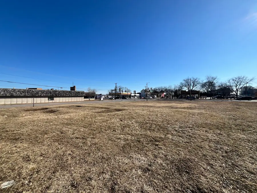 359 W Galena Boulevard, Aurora, IL 60506 - #2