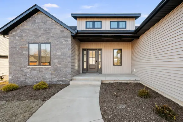 316 Linda Lane, Riverdale, IA 52722