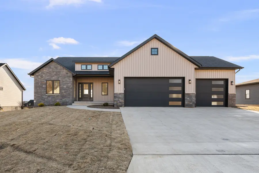 316 Linda Lane, Riverdale, IA 52722 - #2