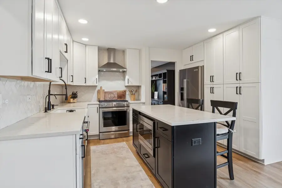 7800 Dorchester Lane, Darien, IL 60561 - #3