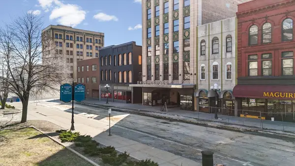 212 N Center Street #202, Bloomington, IL 61701