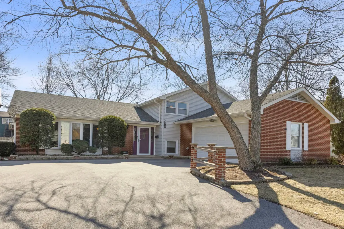 755 Surryse Road, Lake Zurich, IL 60047 - #1