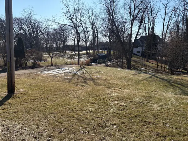 611 E Main Street Road, Cary, IL 60013