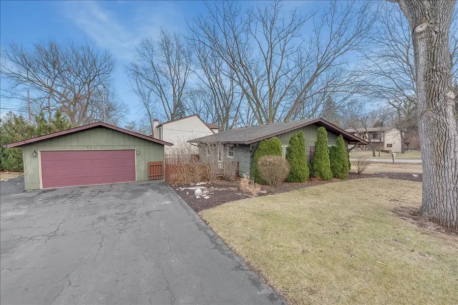 411 E Oak Street, Lake In The Hills, IL 60156 - #2