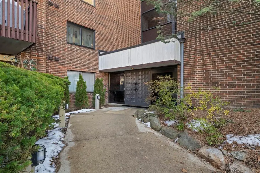 650 Whitney Court #211, Gurnee, IL 60031 - #2