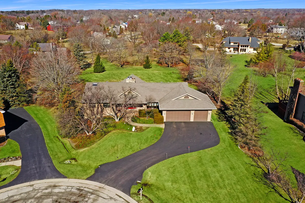 21 N Highview Circle, Hawthorn Woods, IL 60047 - #1