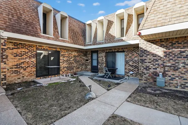 7724 Woodward Avenue, Woodridge, IL 60517