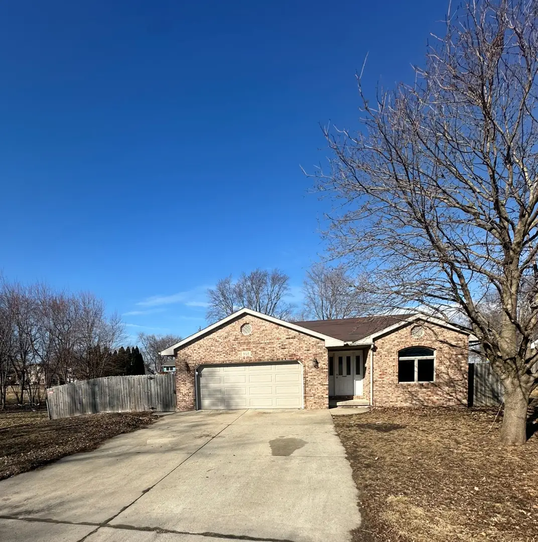 902 E Washington Street, Leroy, IL 61752 - #1