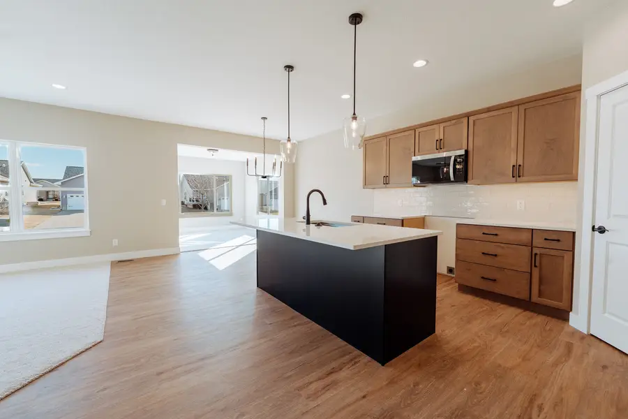 6225 College Avenue, Davenport, IA 52807 - #3