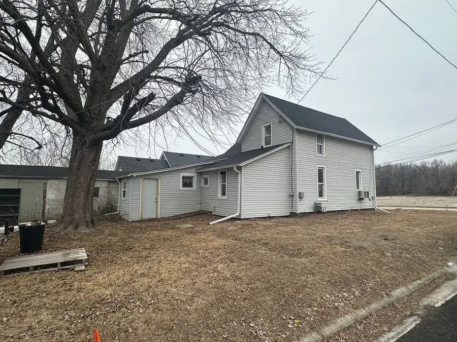 701 W Wall Street, Morrison, IL 61270 - #3