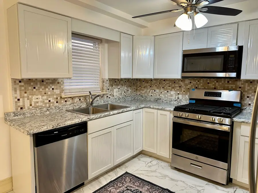 8518 W Rascher Avenue #2, Chicago, IL 60656 - #2