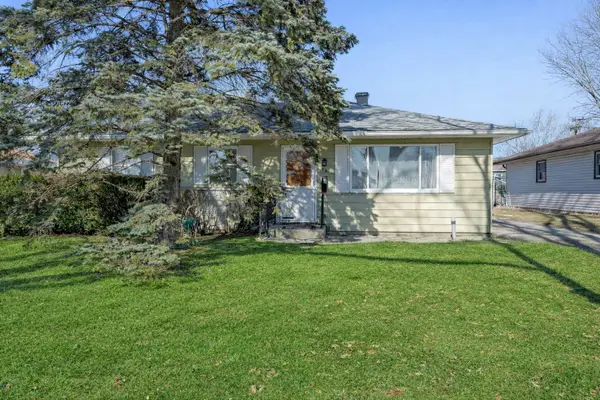 34 Golfview Lane, Carpentersville, IL 60110