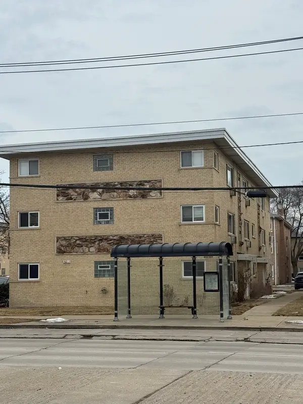 5241 N East River Road #1C, Chicago, IL 60656