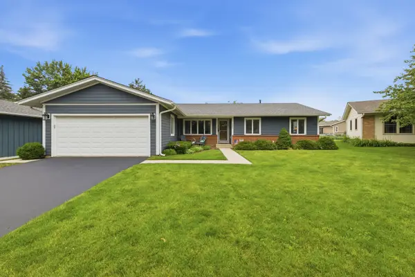1321 Cumberland Circle E, Elk Grove Village, IL 60007