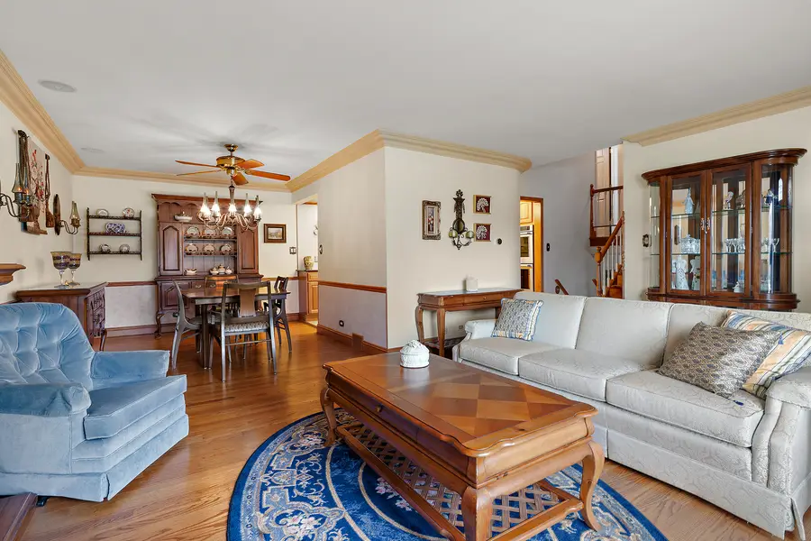 570 Woodview Avenue, Elk Grove Village, IL 60007 - #3