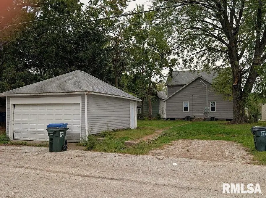 824 W 14th Street, Davenport, IA 52804 - #2