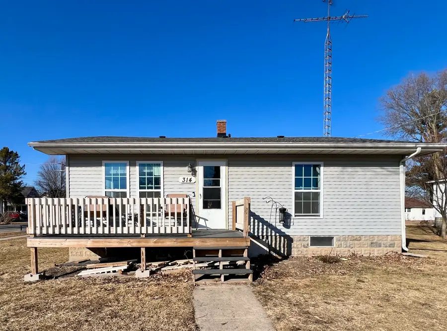 314 W Cherokee Avenue, Shabbona, IL 60550 - #2